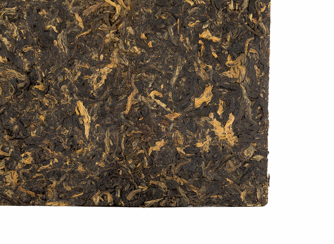 Pressed red tea "Fleecy peaks from Yunnan", 100 g