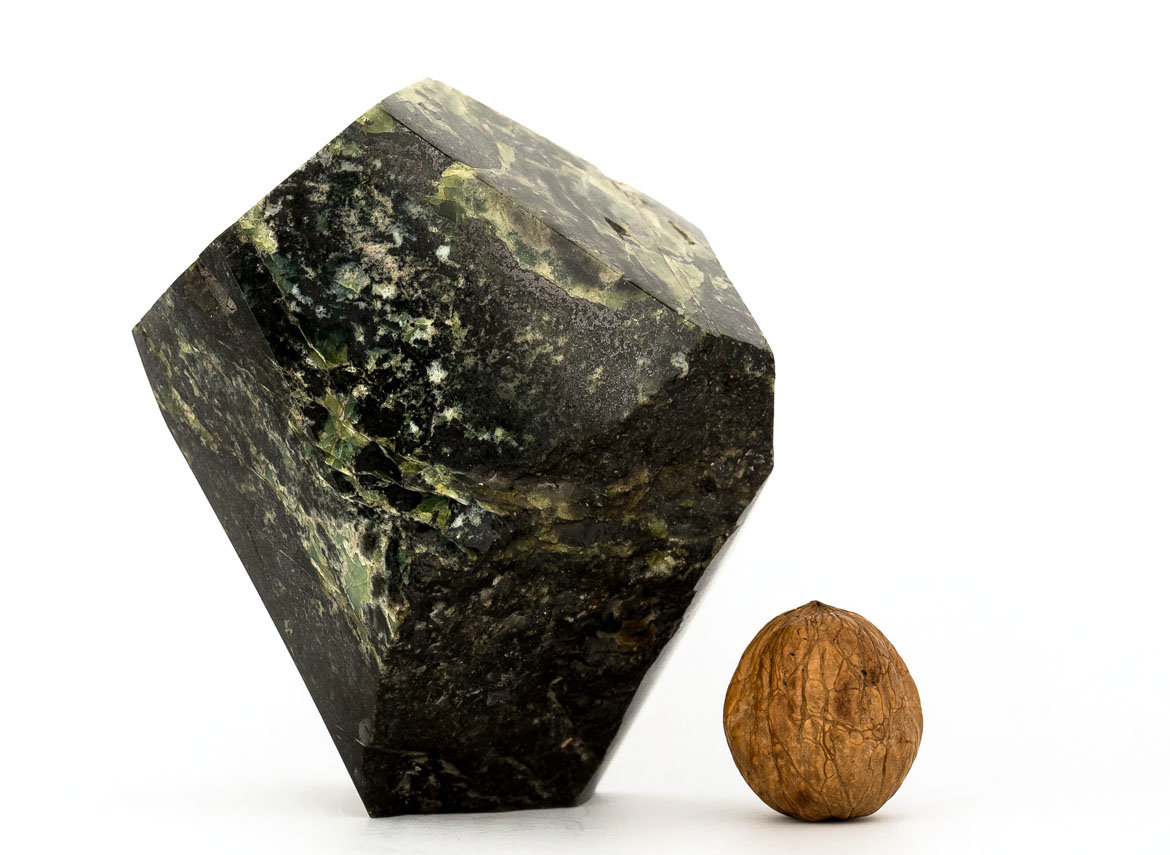 Decorative balancing stone # 32590, Hantigyrite
