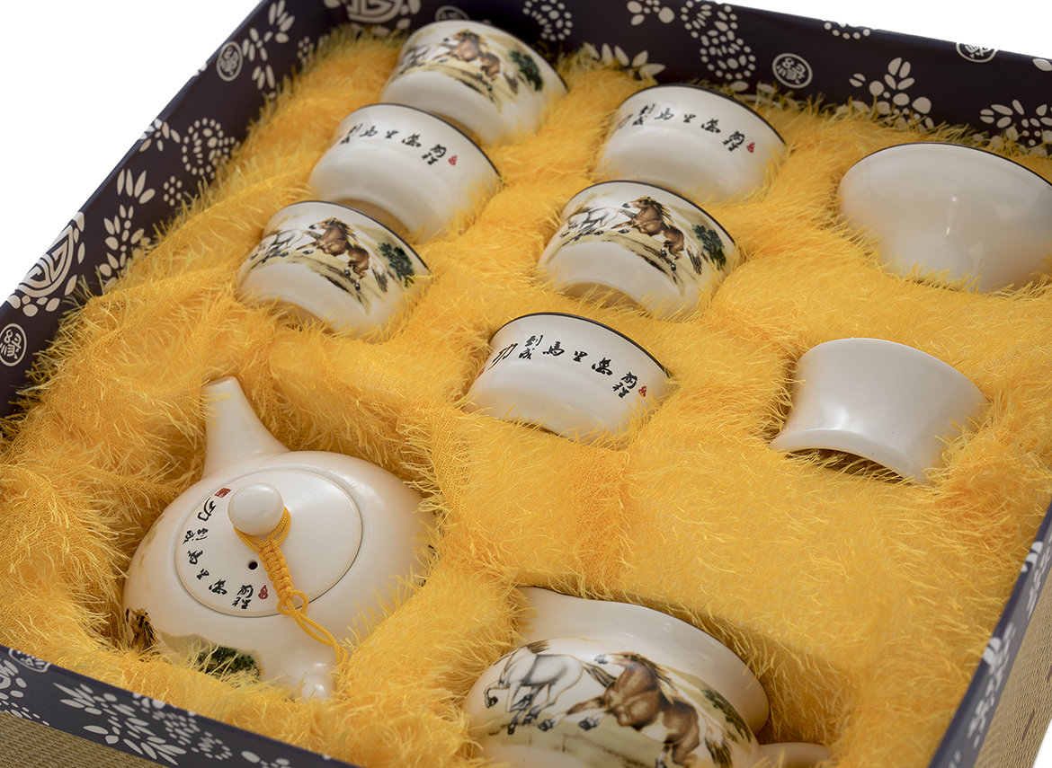 Набор посуды для чайной церемонии из 9 предметов # 41979, фарфор: чайник 200 мл, гундаобэй 200 мл, сито, 6 пиал по 45 мл.