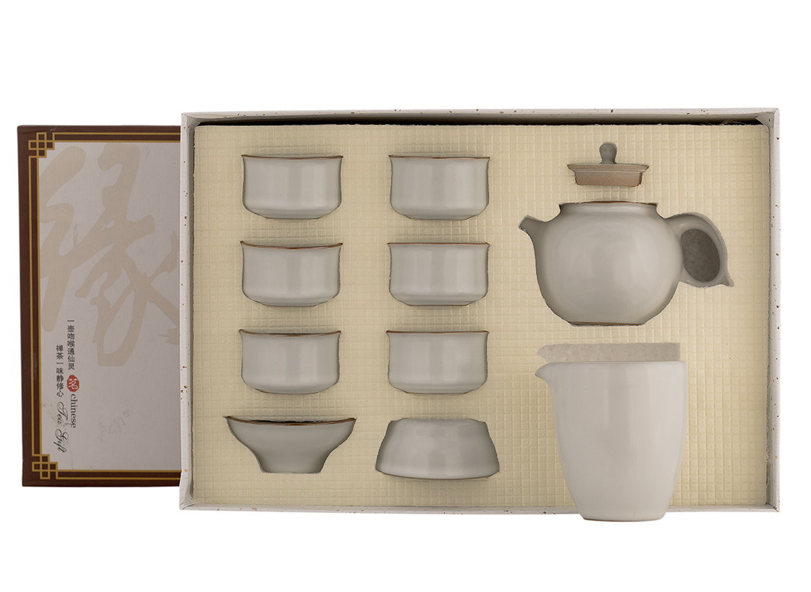 Набор посуды для чайной церемонии из 9 предметов # 42002, фарфор: чайник 225 мл, гундаобэй 210 мл, сито, 6 пиал по 60 мл.