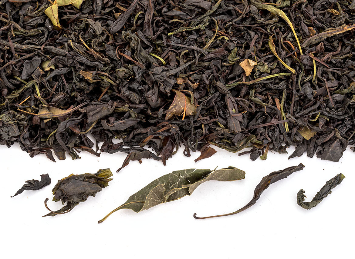 Аньси Ешэн Тянь Ча (красный чай, сделанный из сырья дикорастущего китайского вечнозеленого растения  Lithocarpus Polystachys)