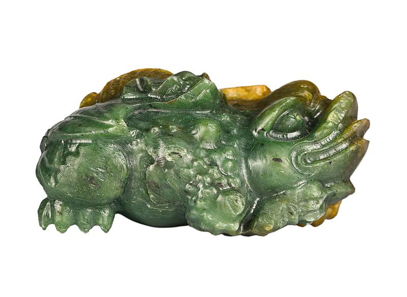 Украшение (фигурка Жаба) из а # 51997, нефрит